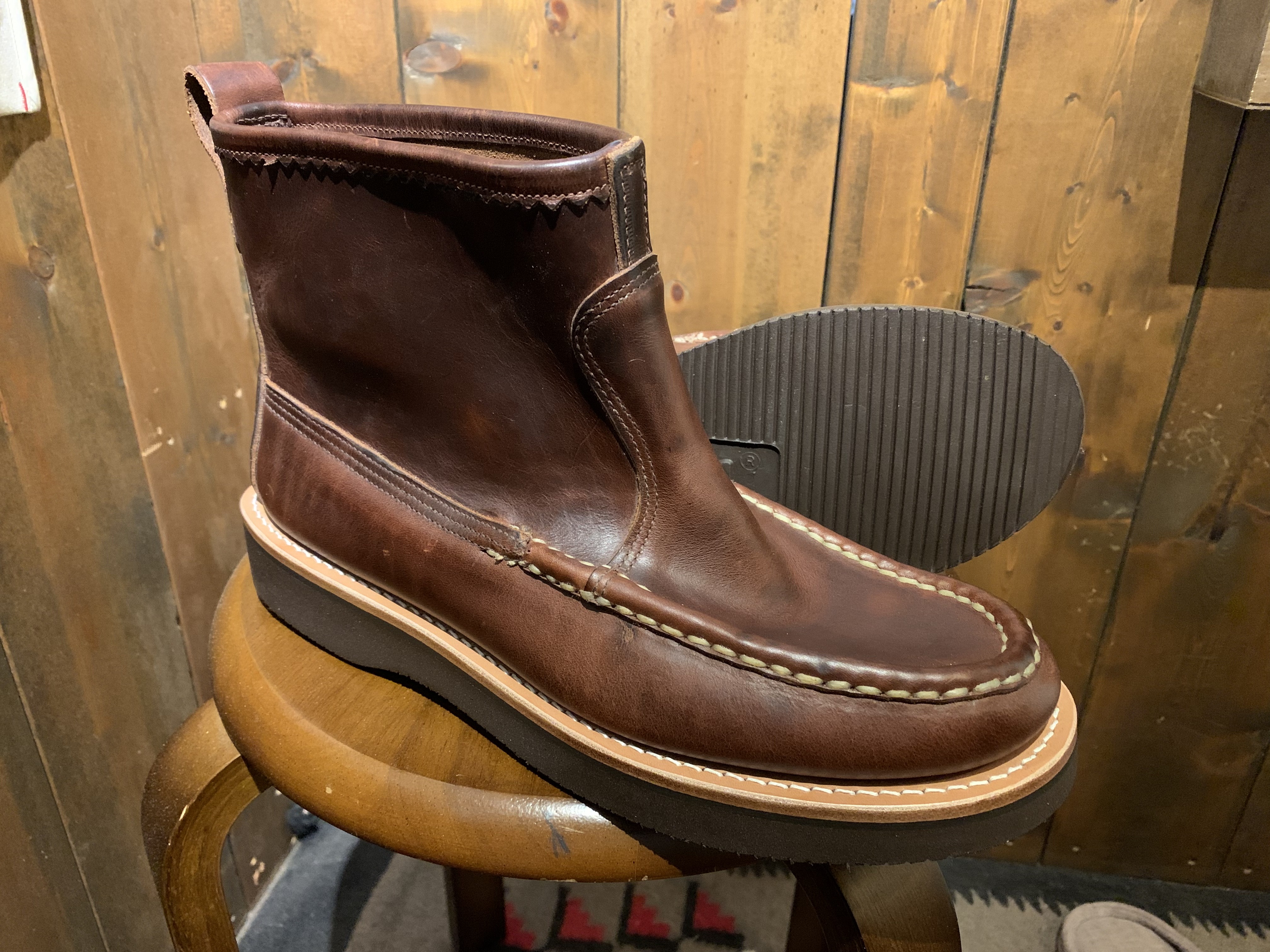 ラッセルモカシン ノックアバウト レザーミッドソール vibram