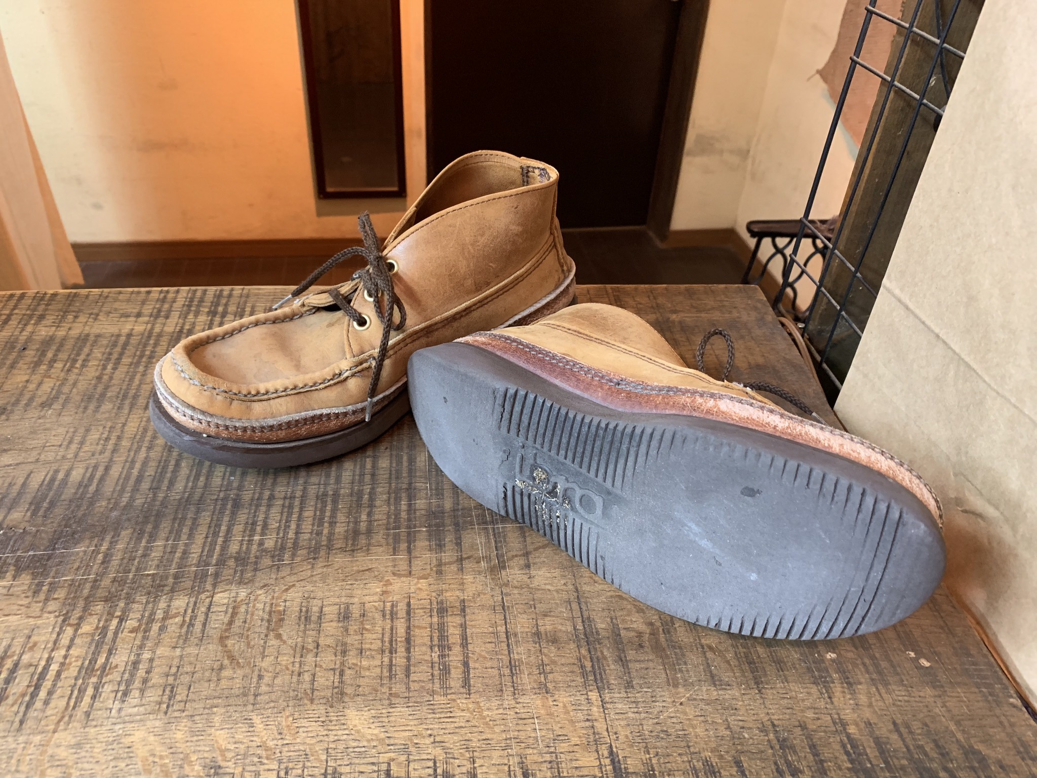 ラッセルモカシン ノックアバウト レザーミッドソール vibram