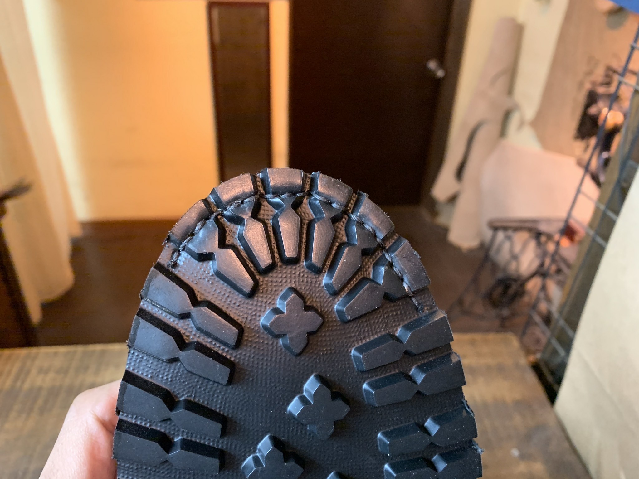 CHIPPEWA(チペワ) サイドゴアブーツ vibram#8303スポンジソール
