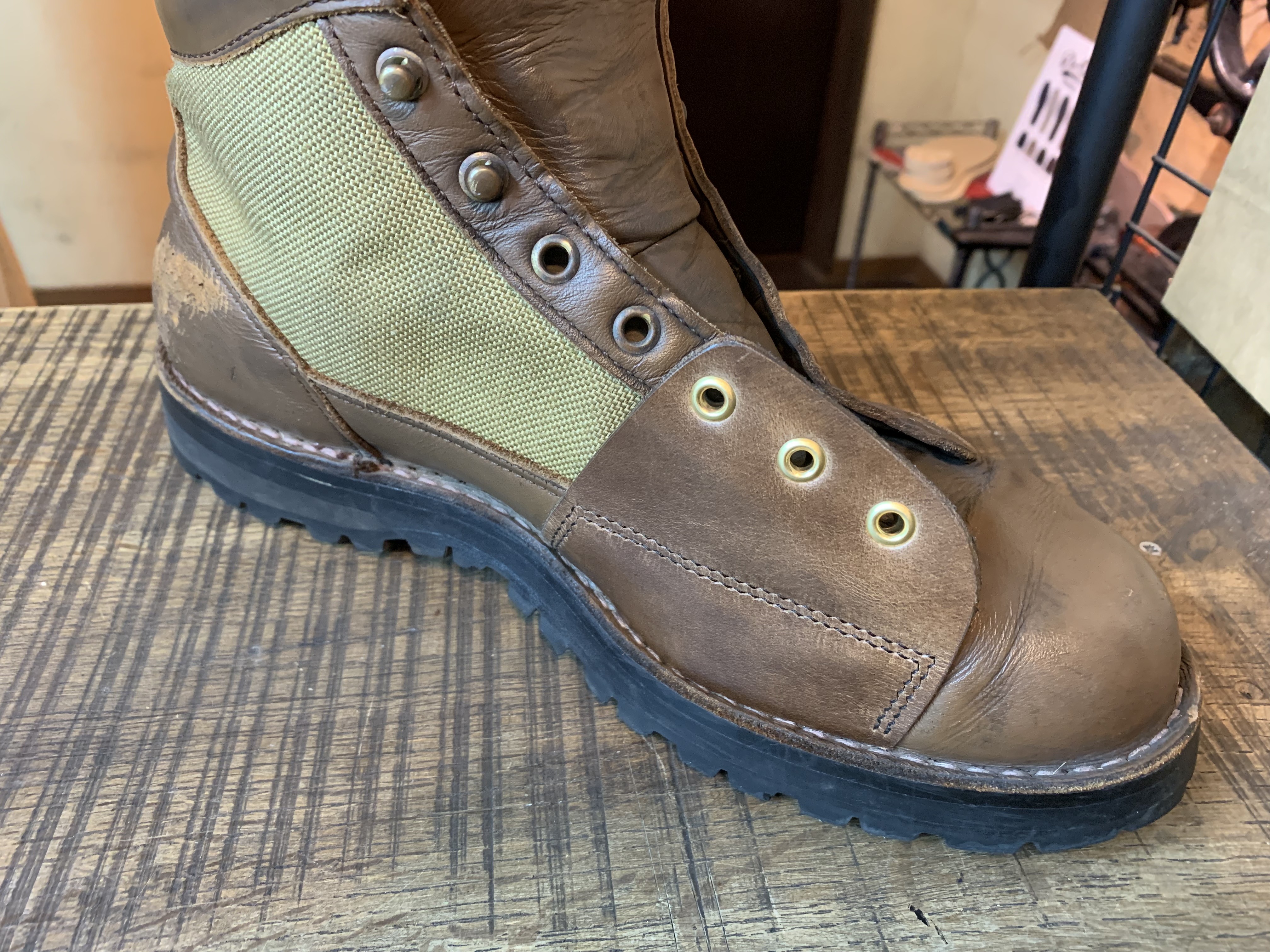 Danner ダナーライト シフトガード取り付けカスタム: ソールリペア