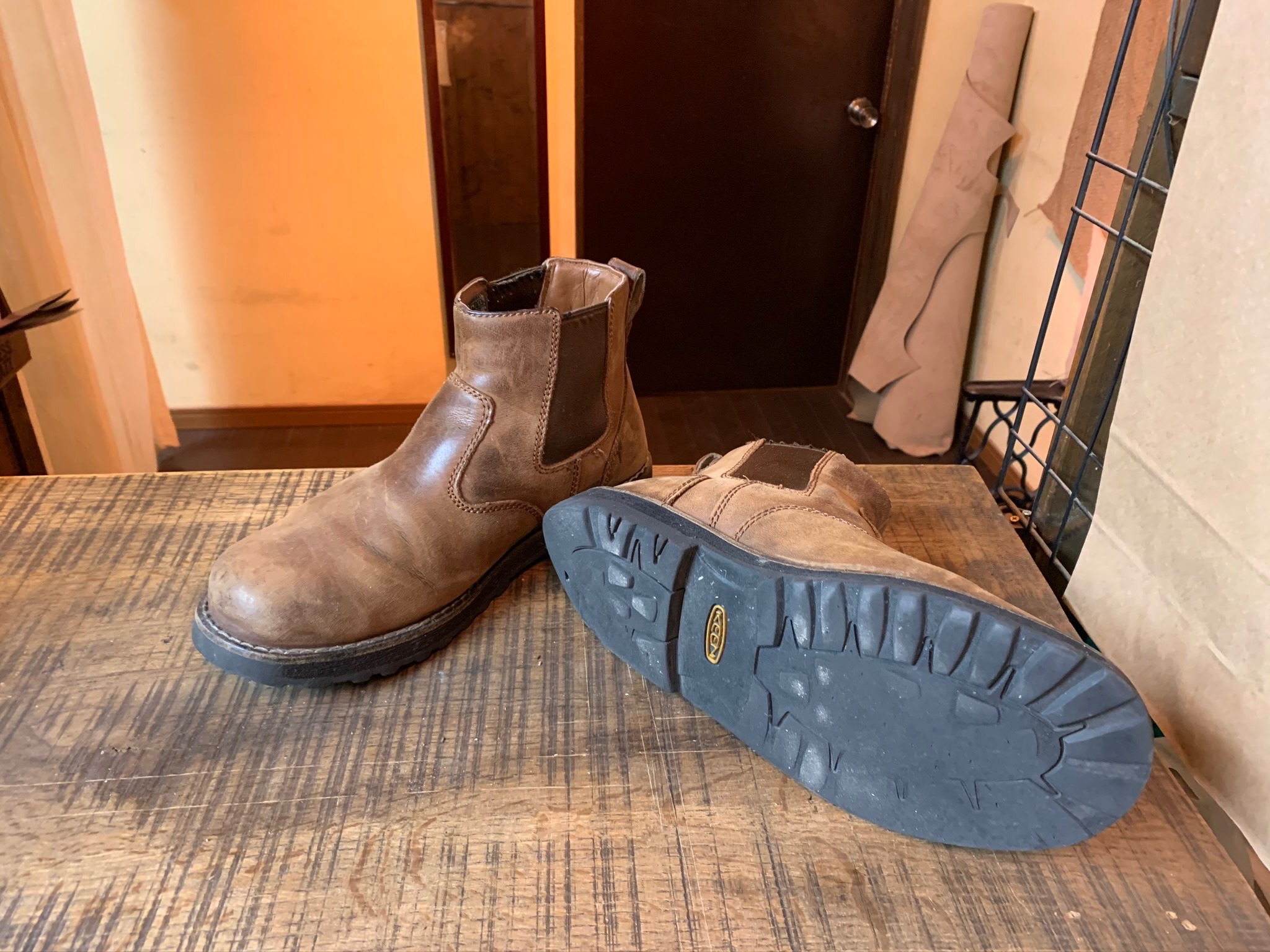 KEEN キーン サイドゴアブーツ vibram#8303 スポンジラグソール交換: ソールリペア＆カスタム RED CLOUD