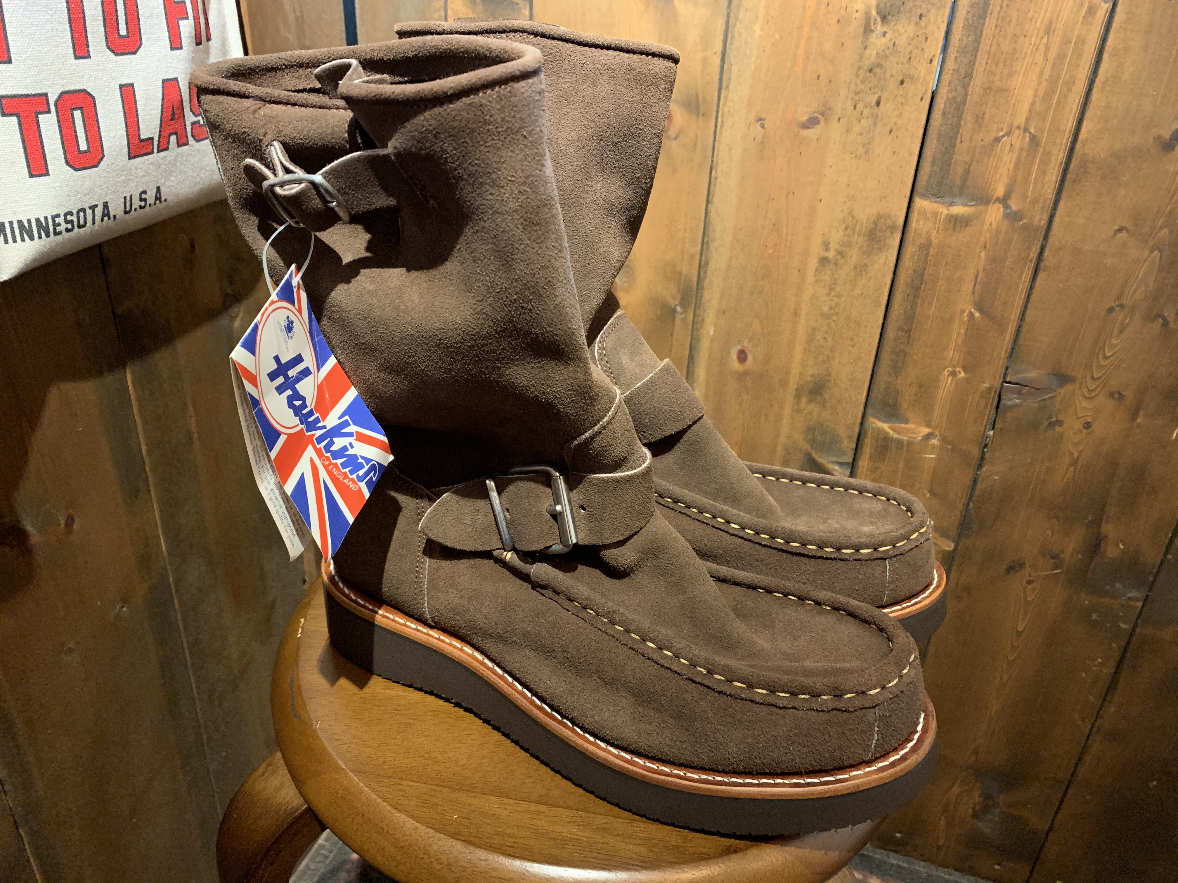 見た目も機能も。HAWKINS SPORTのシューズで軽やかに！ 足元に
