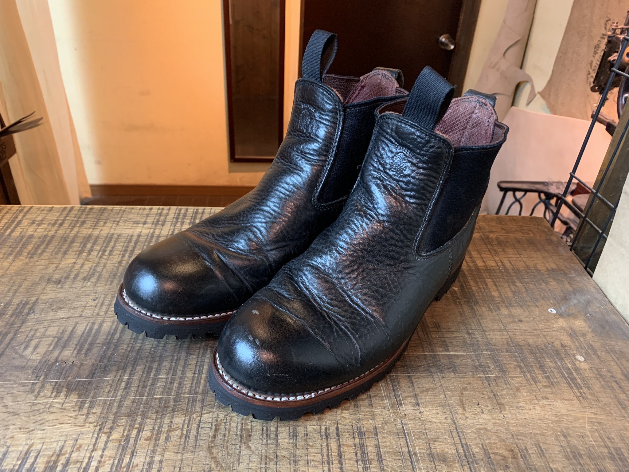 CHIPPEWA(チペワ) サイドゴアブーツ vibram#8303スポンジソール交換