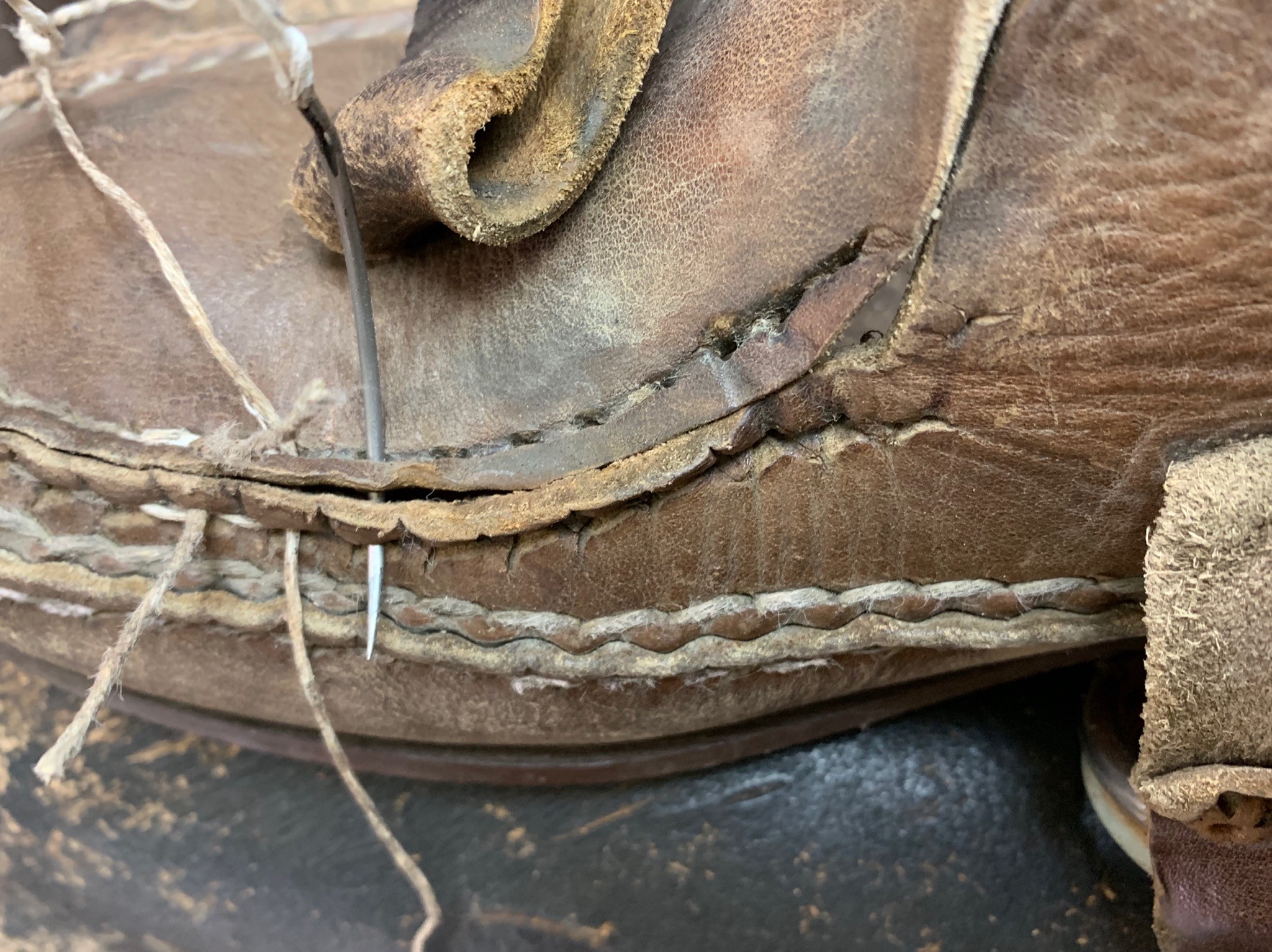 ARROW MOCCASIN (アローモカシン) ステッチほつれ修理 vibram