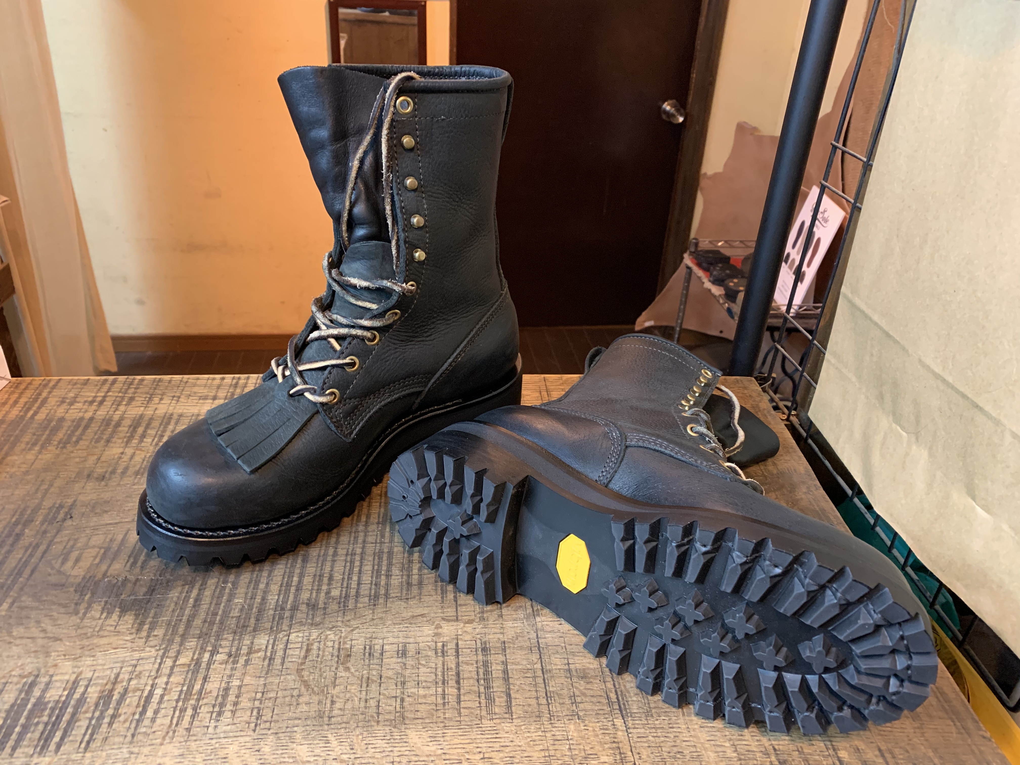 Viberg (ヴァイバー、ビバーグ) ネイルダウンロガーブーツ vibram#132ソールカスタム: ソールリペア＆カスタム RED CLOUD