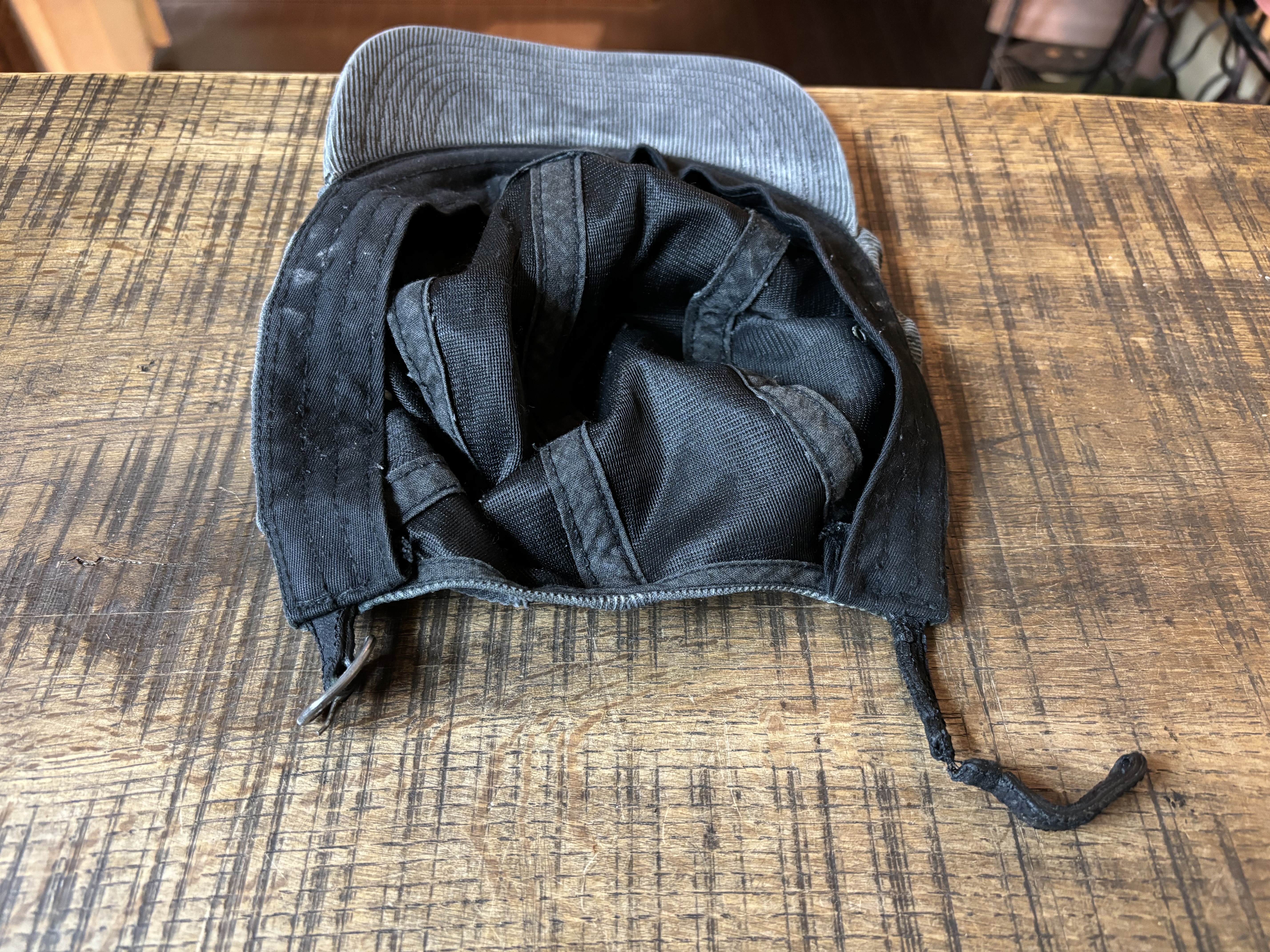 Supreme レザーベルトキャップ 最終値下げ Supreme シュプリーム 07AW × NEW ERA Leather Side Logo Cap