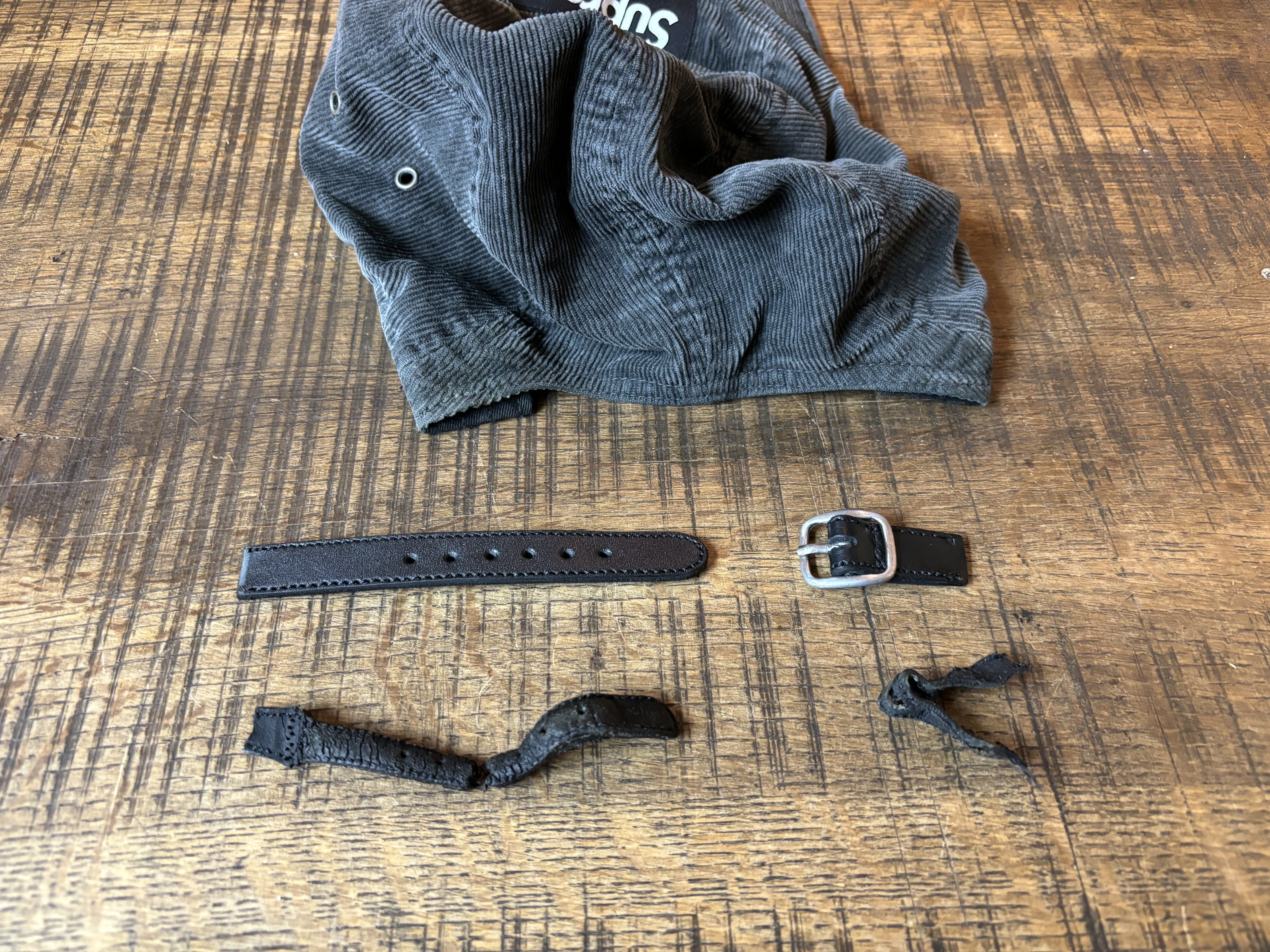 Supreme (シュプリーム) キャップ レザーアジャスターベルト交換