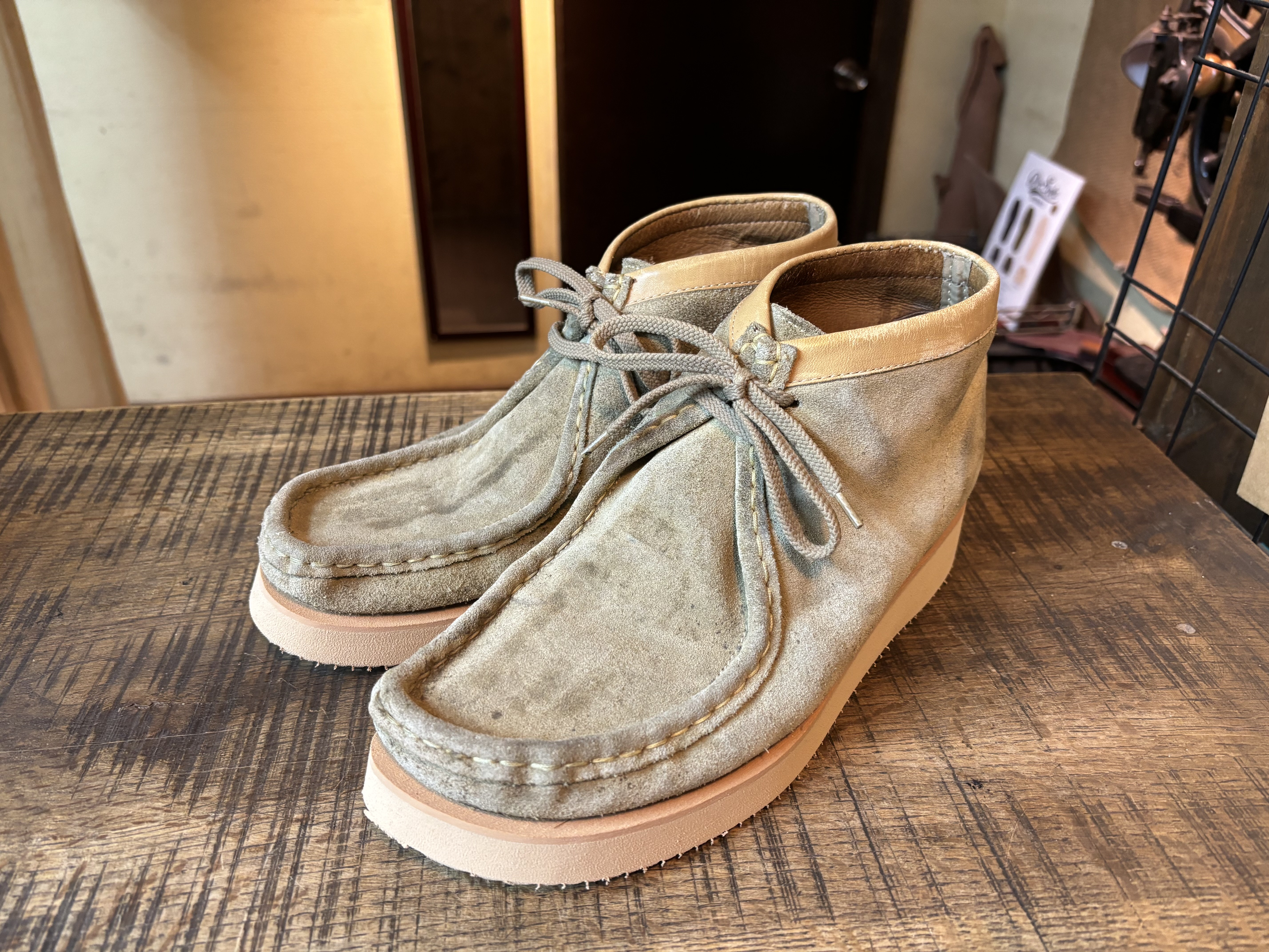 Clarks(クラークス) ワラビー vibram#2021(ベージュ) ソール交換 Clarks(クラークス) ワラビー vibram#2021(ベージュ) ソール交換
