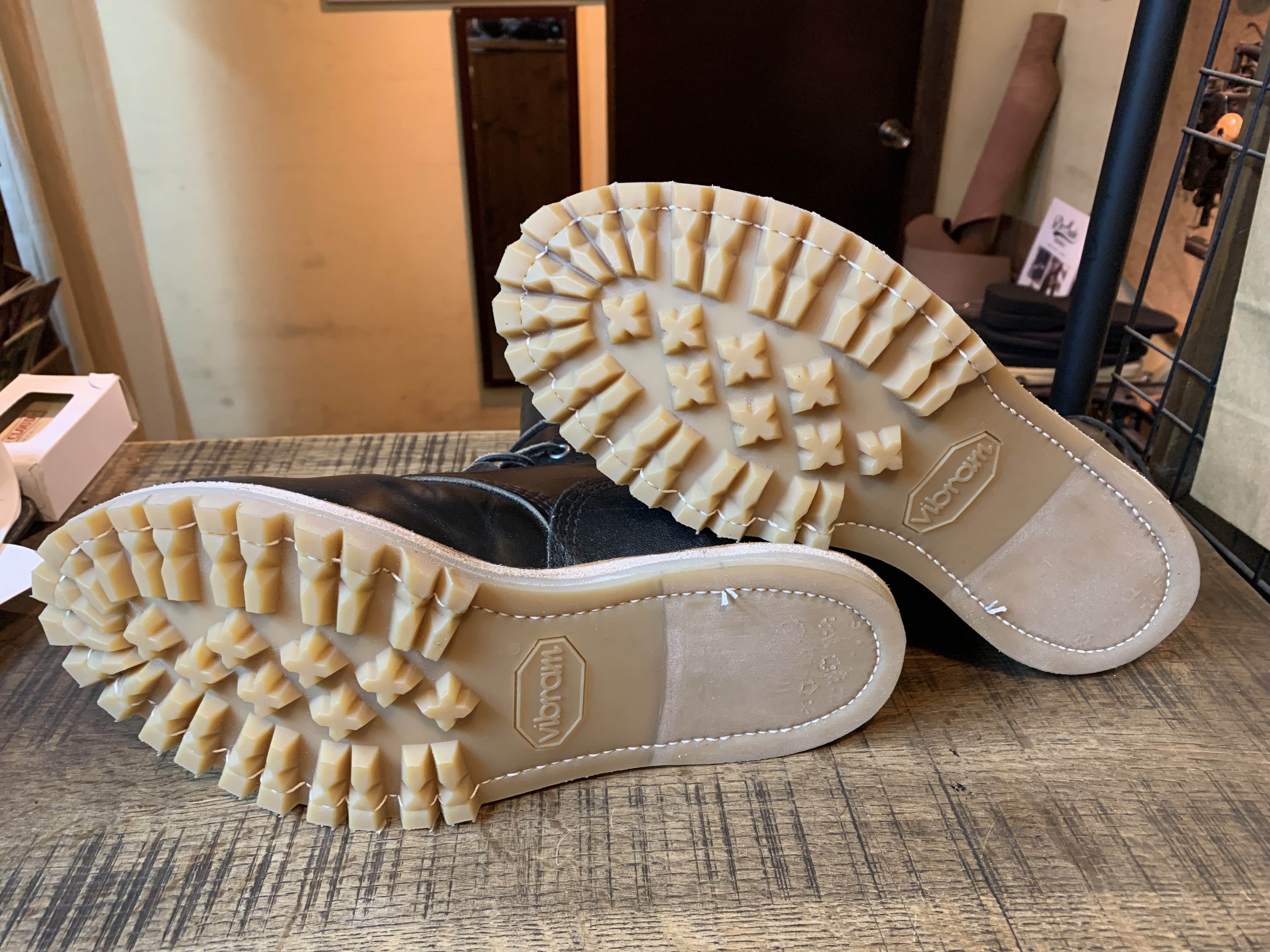 Redwing ロガーブーツ vibram#100ハニー シングルレザーミッド