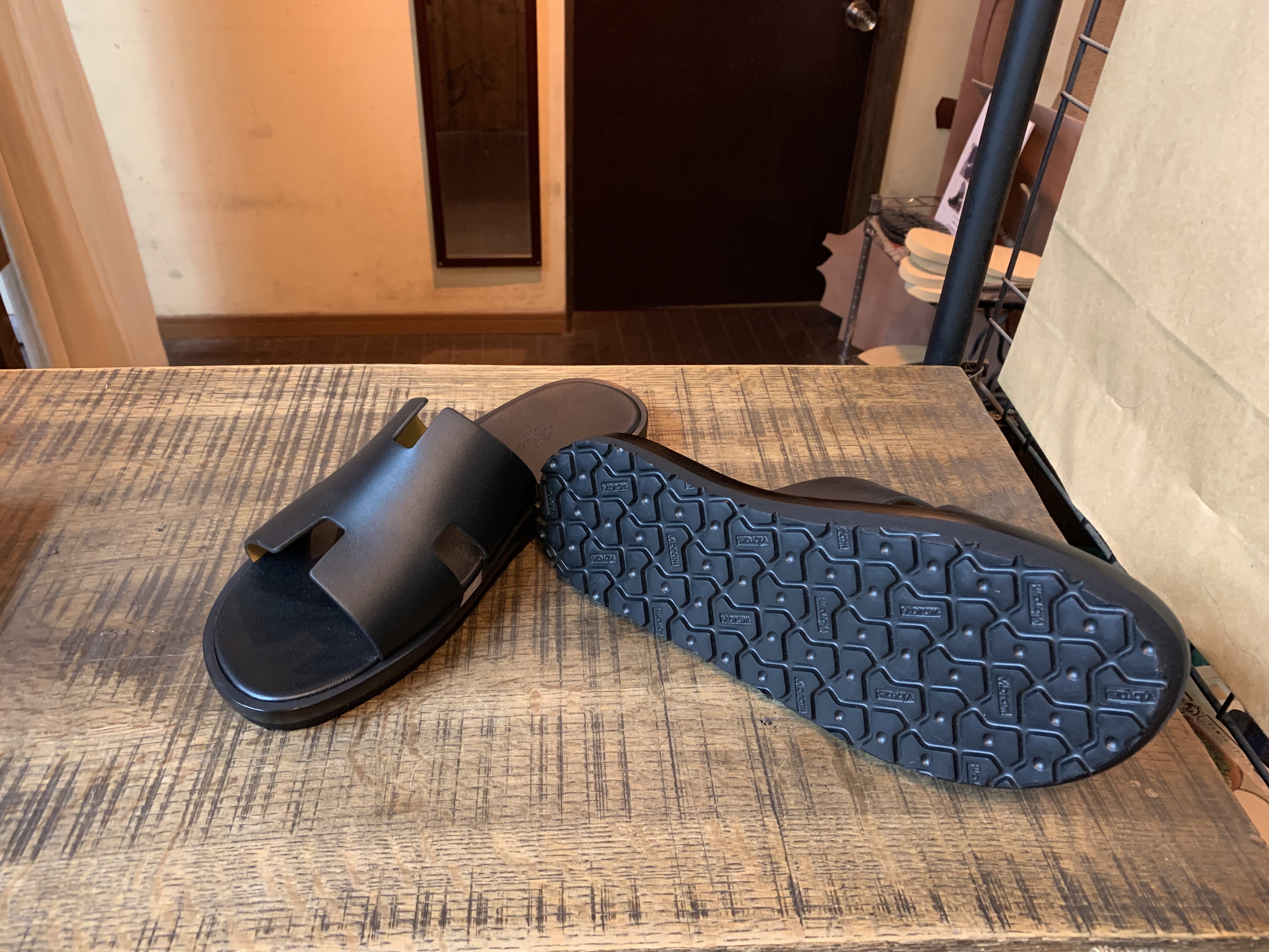 HERMES】エルメスの定番サンダルをソール補強！ イズミール
