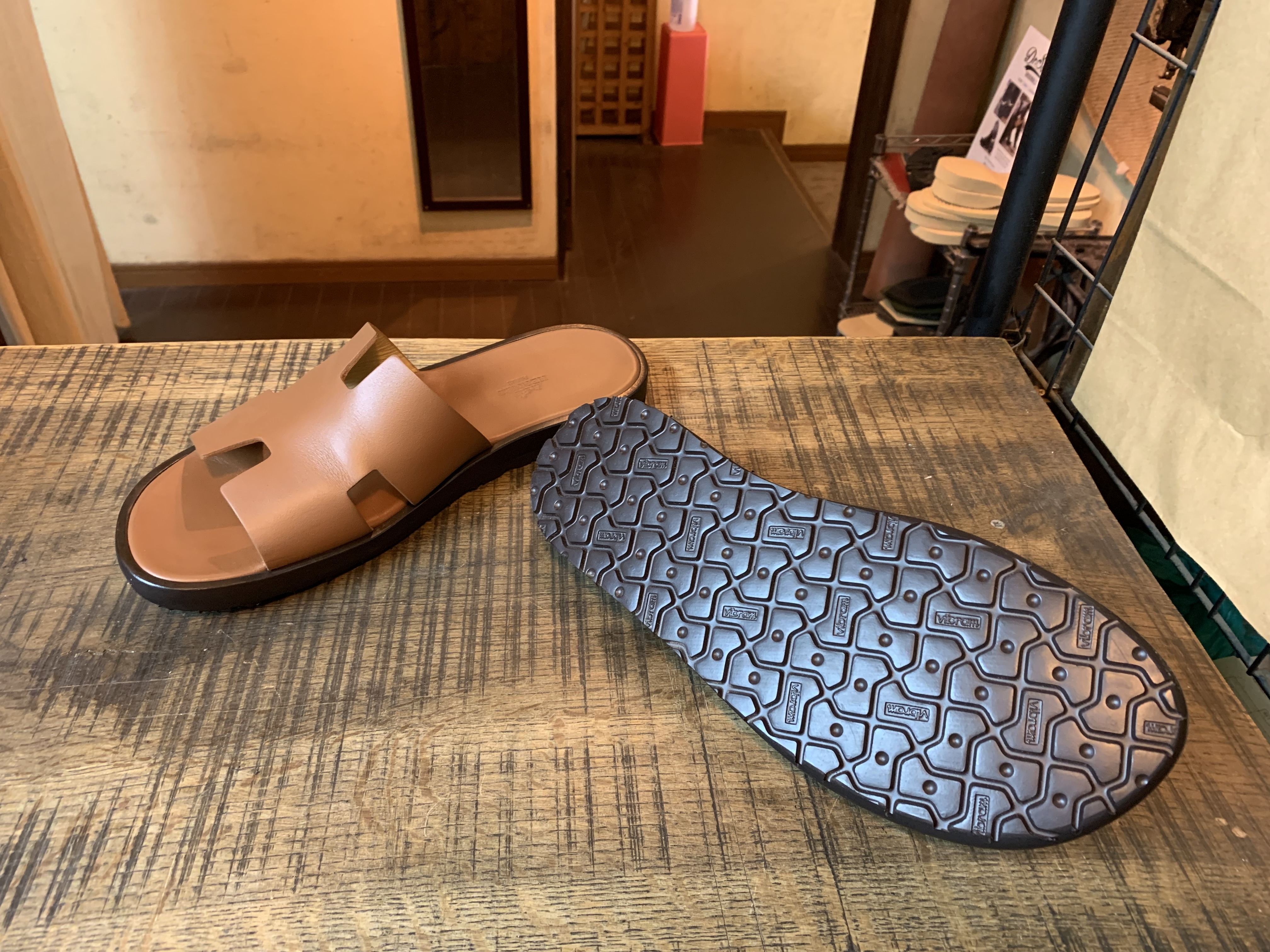 HERMES】エルメスの定番サンダルをソール補強！ イズミール
