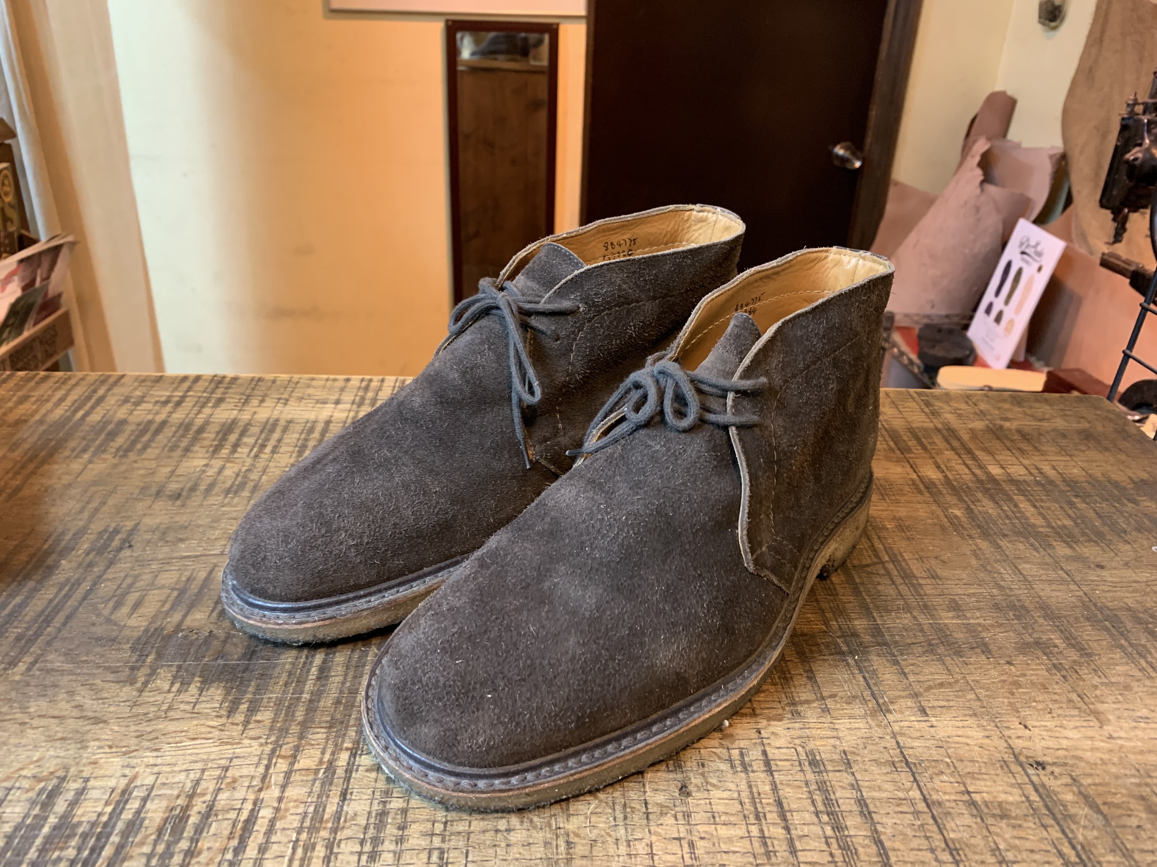 美品　トリッカーズスエードチャッカブーツ　ネイビー　クレープソール　10 1/2 美品 トリッカーズスエードチャッカブーツ ネイビー クレープソール 10 1/2