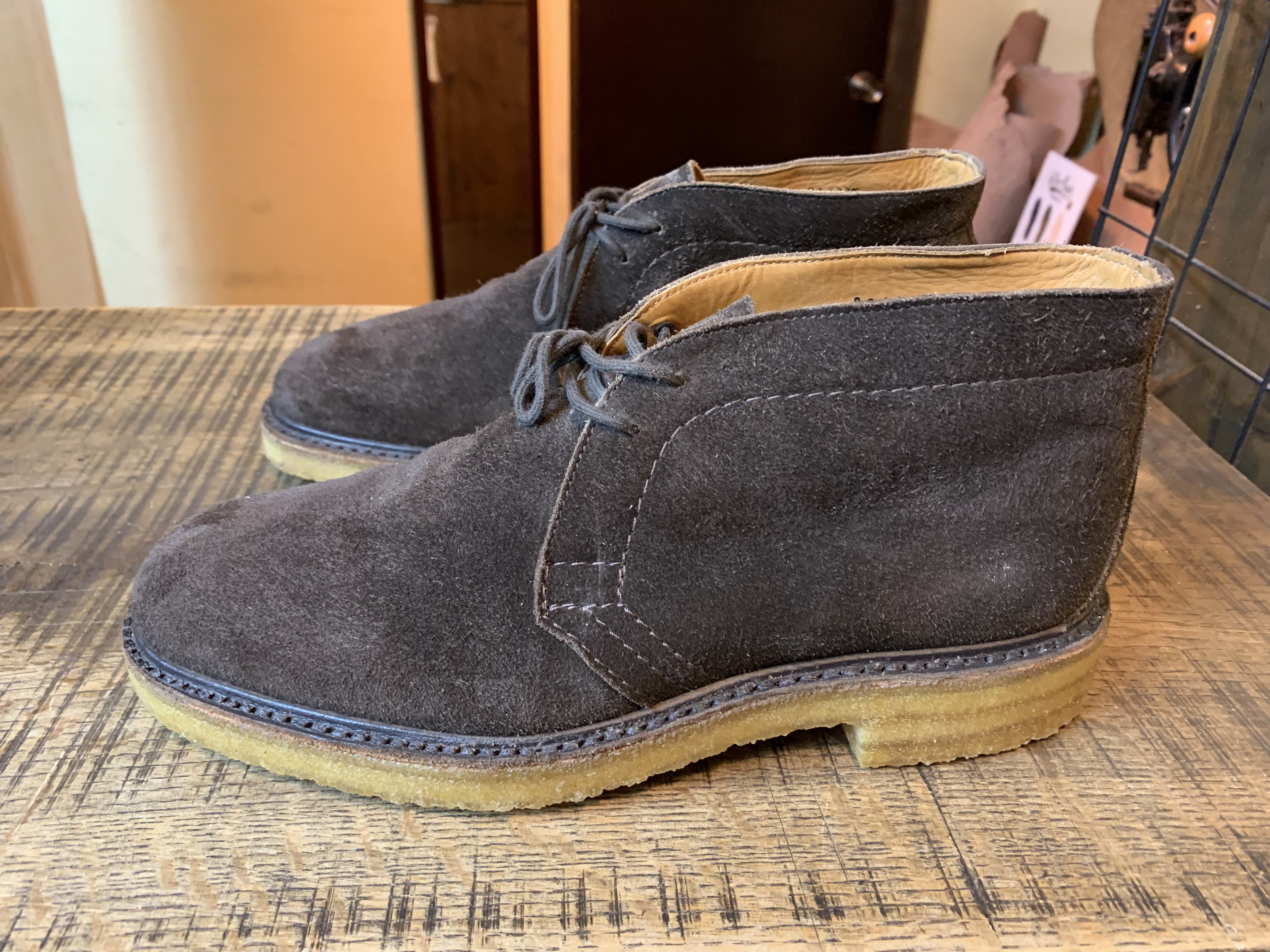 美品　トリッカーズスエードチャッカブーツ　ネイビー　クレープソール　10 1/2 美品 トリッカーズスエードチャッカブーツ ネイビー クレープソール 10